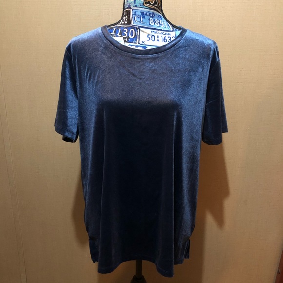 Old Navy Tops - 🌸5/$25🌸Old Navy blue velvet short sleeve tee
